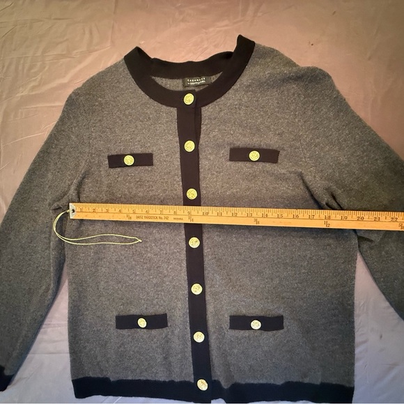 Bloomingdales Grey/Navy Cashmere Gold Button Cardigan Size Medium MSRP $225 - Picture 7 of 9